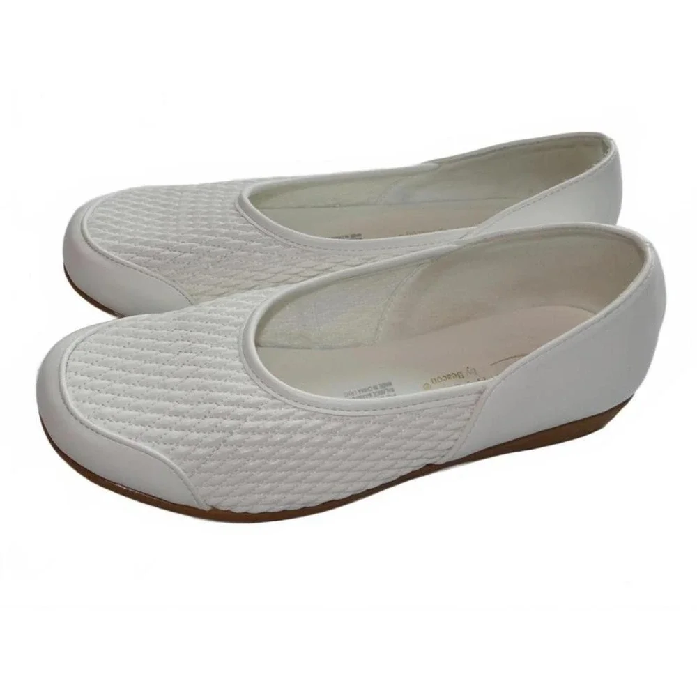 Stretch'n Form by Beacon Women's White Quilted Flats size 7.5‎